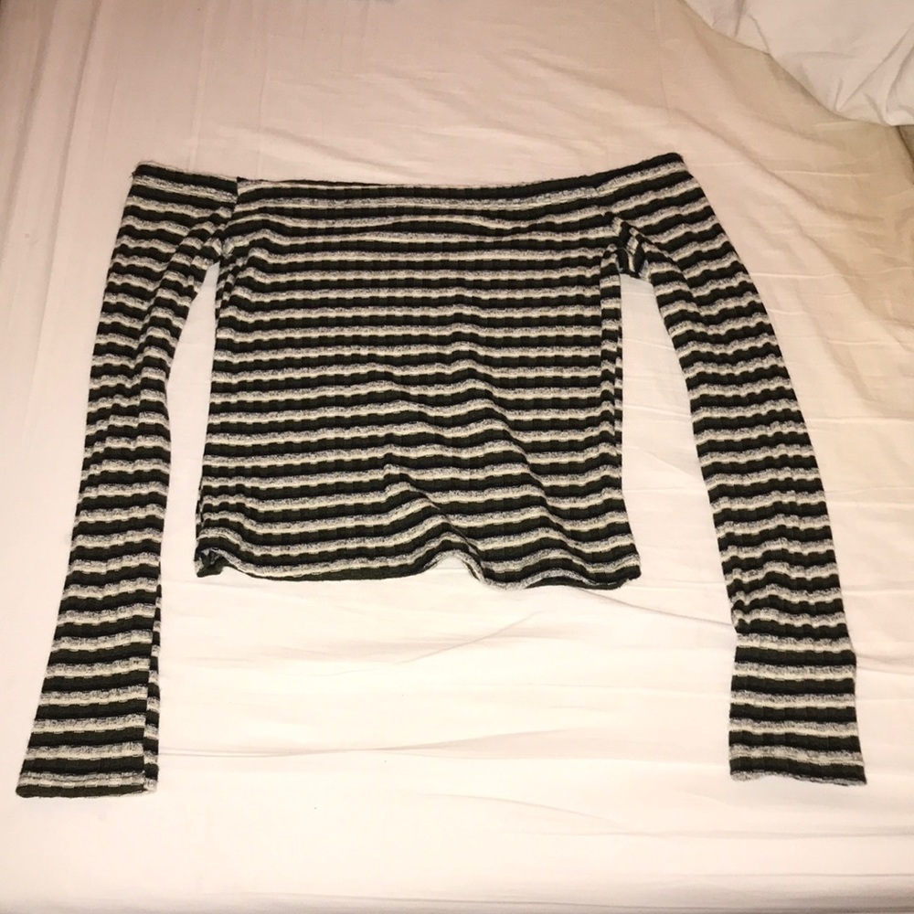 Cropped off the shoulder long sleeve bodycon shirt